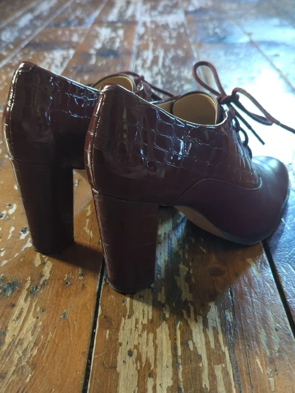 Clarks Burgundy Croc-Embossed Lace-Up Heel Oxfords